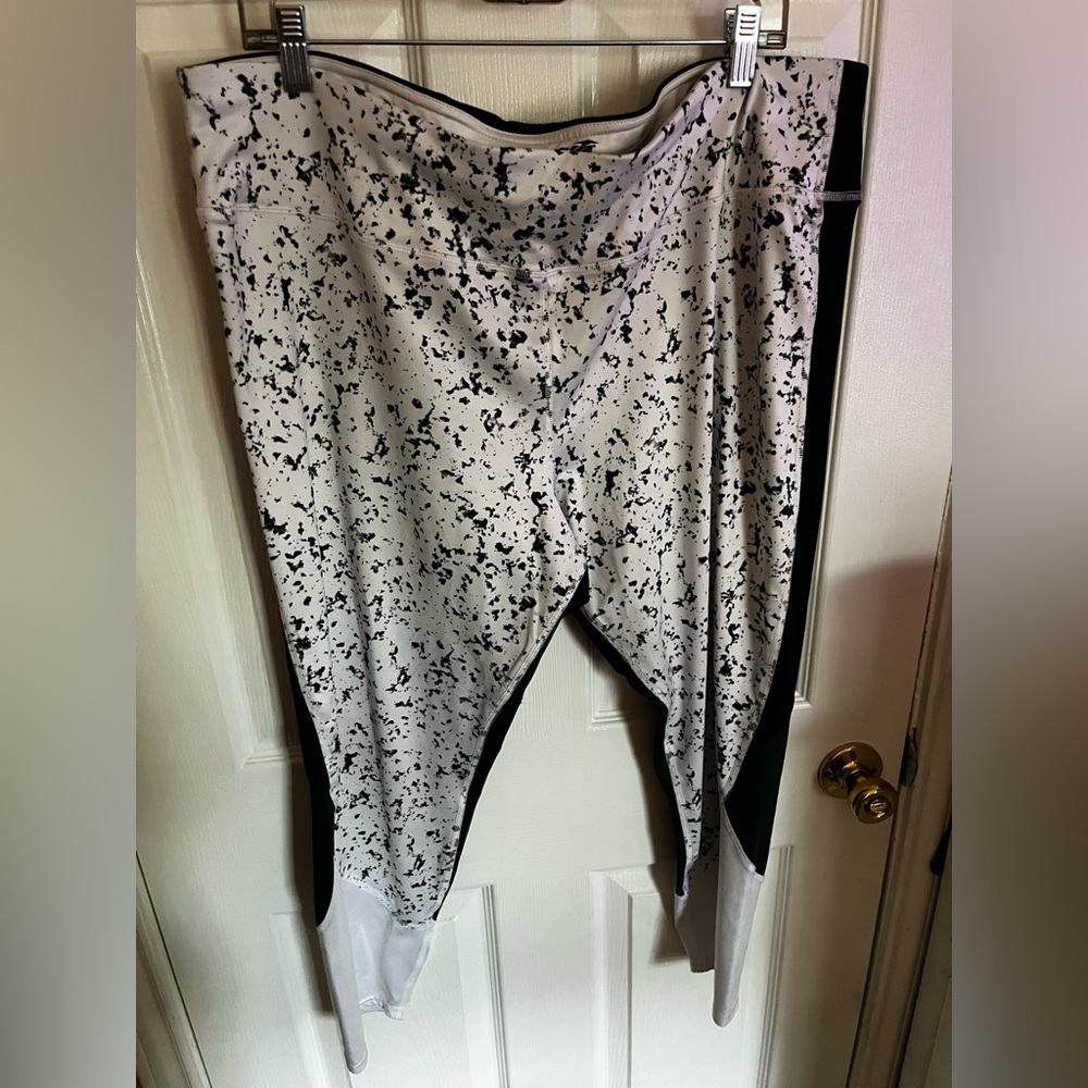 3X legging/work out pants black and white